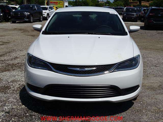 Chrysler 200 2017 photo 2